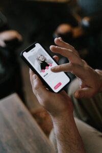 Red de contactos Para destacar en el sector financiero es de vital importancia unirte a grupos relevantes en LinkedIn (fintech, banca, contabilidad).